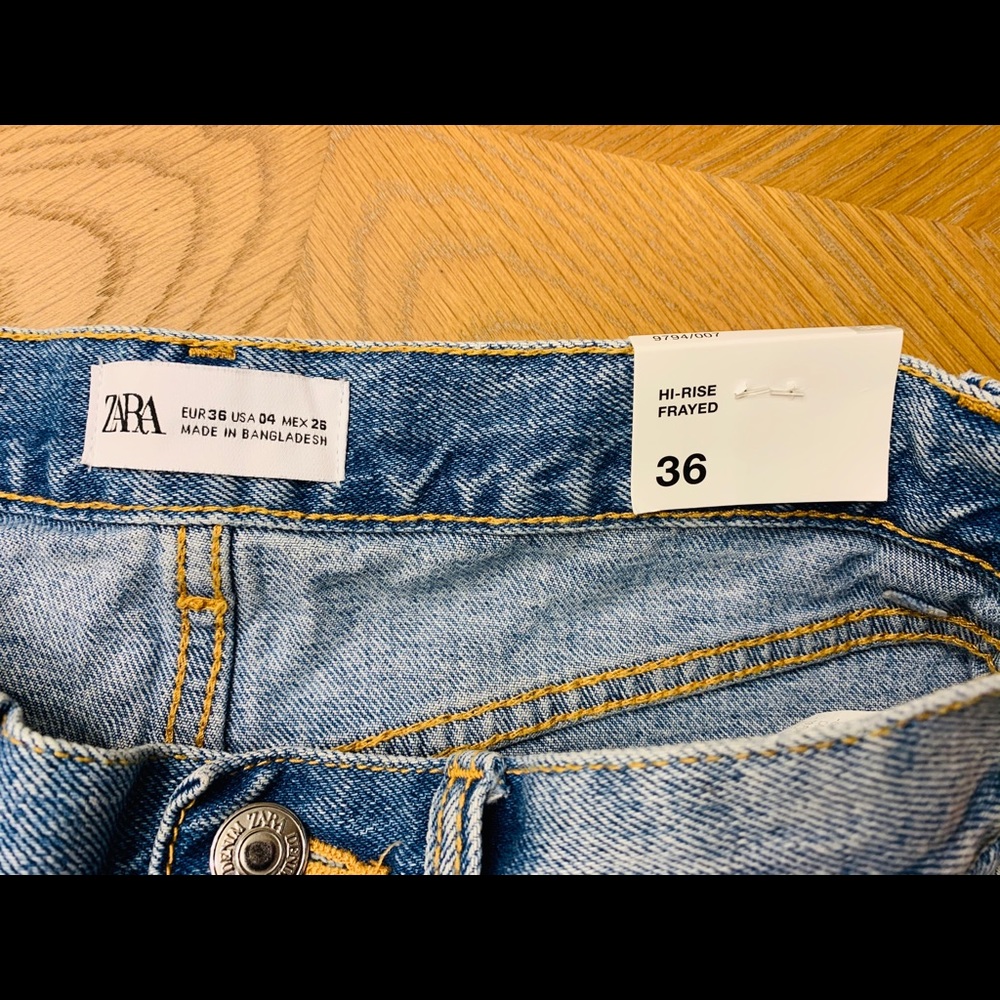Zara High Rise Frayed Denim shorts - Picture 8 of 9